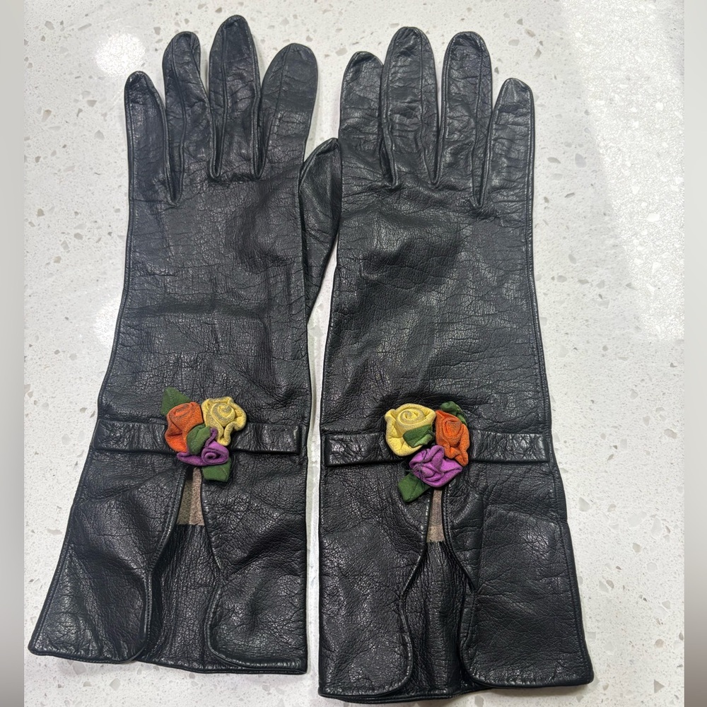 1940’s Elegant Black Leather Gloves with Floral Accents